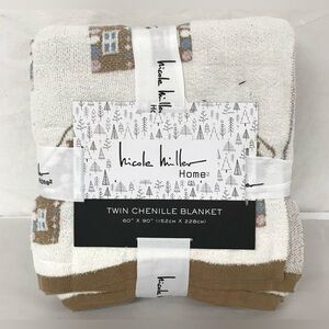 NWT Nicole Miller Home Chenille Holiday Christmas Blanket Gingerbread House